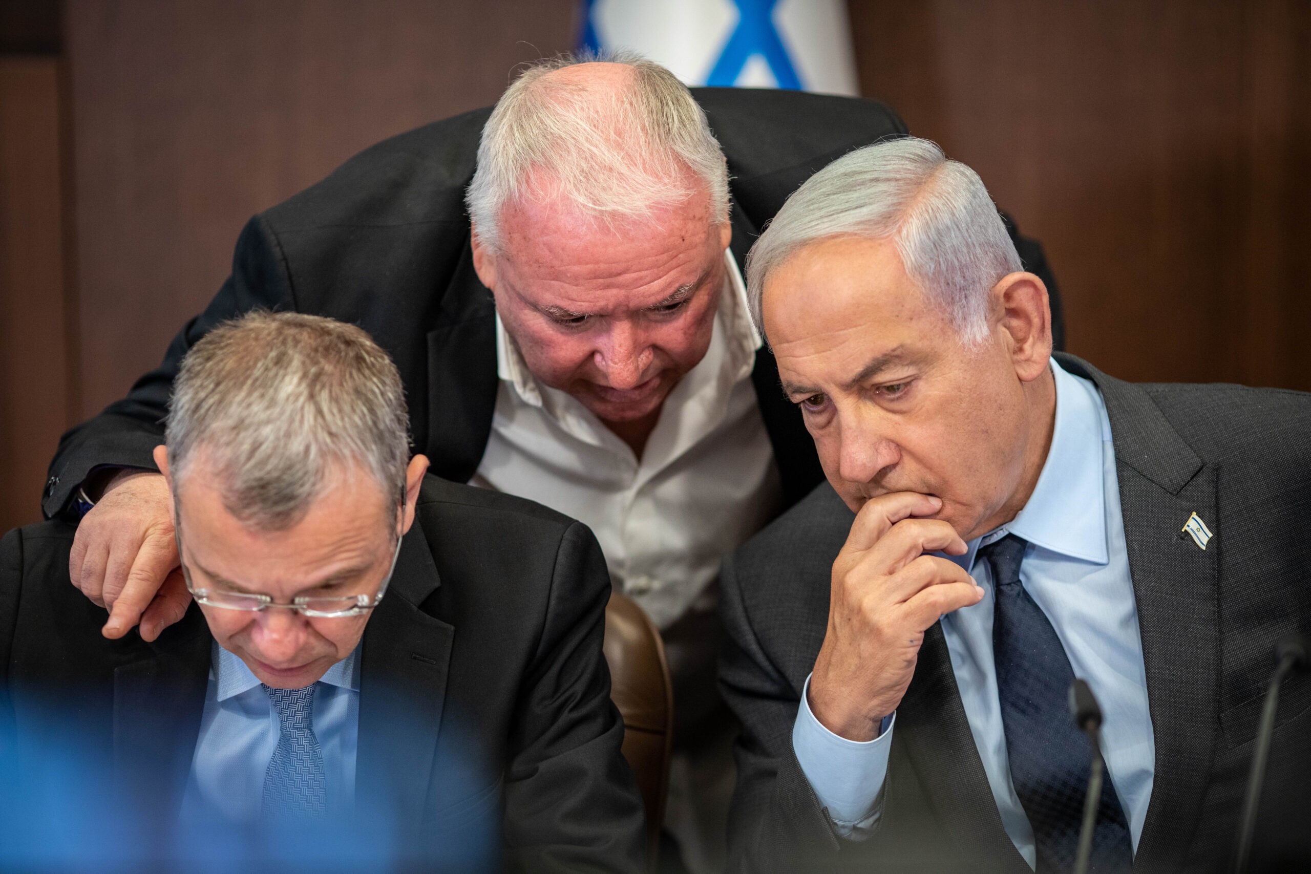 צה"ל תוקף באופן נרחב בלבנון, שרים זומנו להתייעצות דחופה