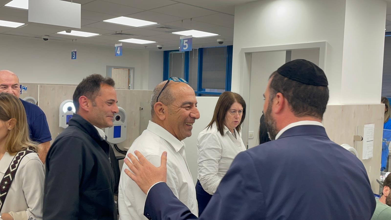 הפריפרייה בקדמת הבמה: שר הפנים והבריאות הגיע לביקור פתע בעכו