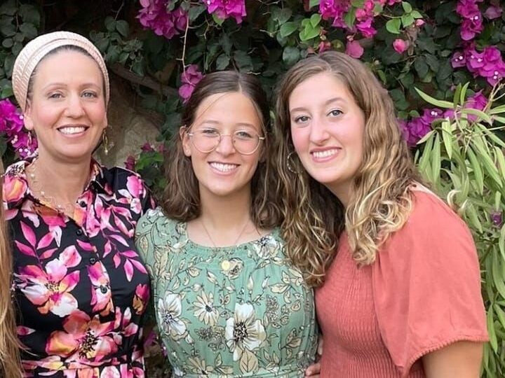 אם המשפחה לוסי די הי"ד ובנותיה מאיה הי"ד ורינה הי"ד שנרצחו בפיגוע בבקעה | צילום: באדיבות המשפחה