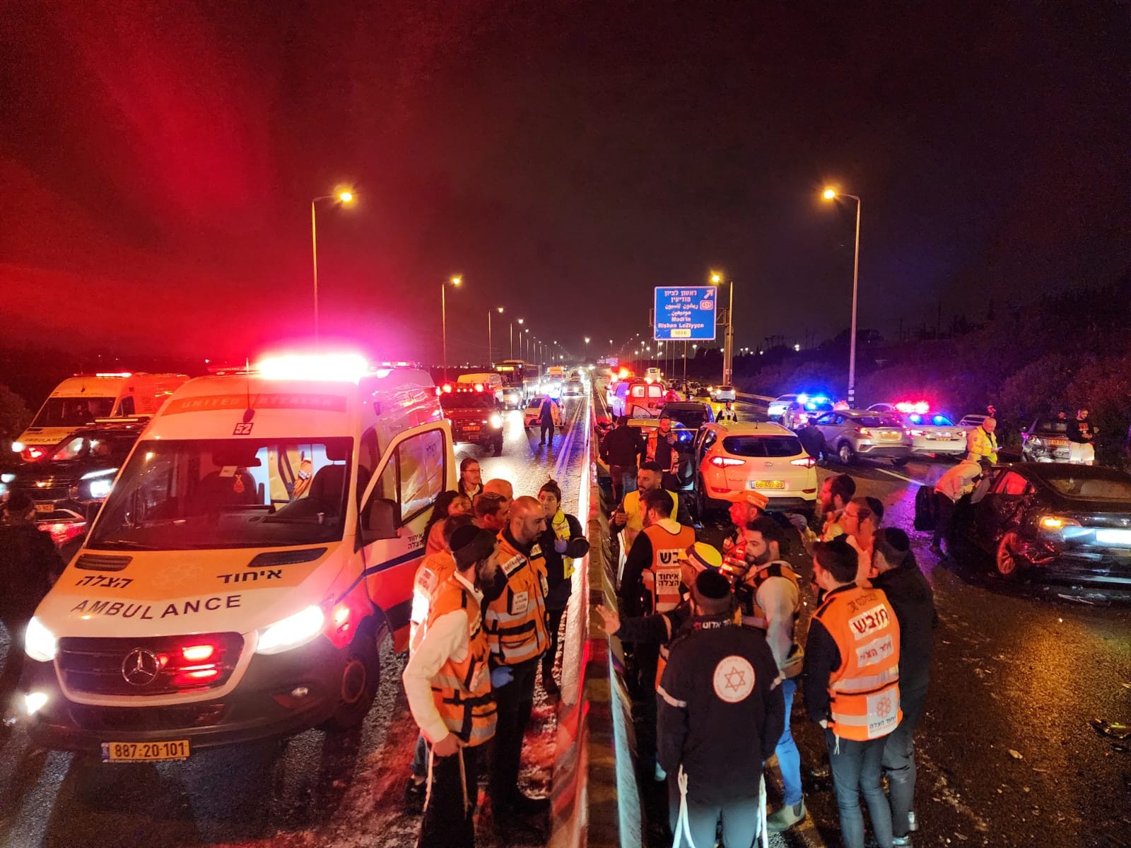 "זירה קשה": עשרות פצועים בכביש 1 בעקבות קרח שהצטבר על הכביש | תיעוד