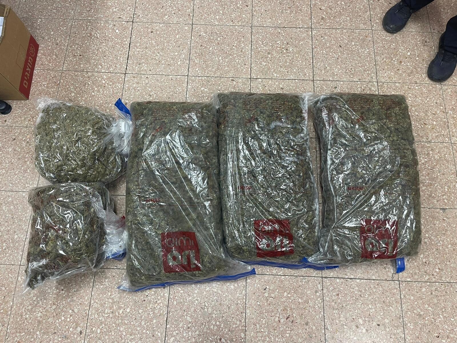 16 ק"ג סמים מוחבאים בקרטונים: כך נעצר תושב הדרום בכביש 6 לצפון | צפו