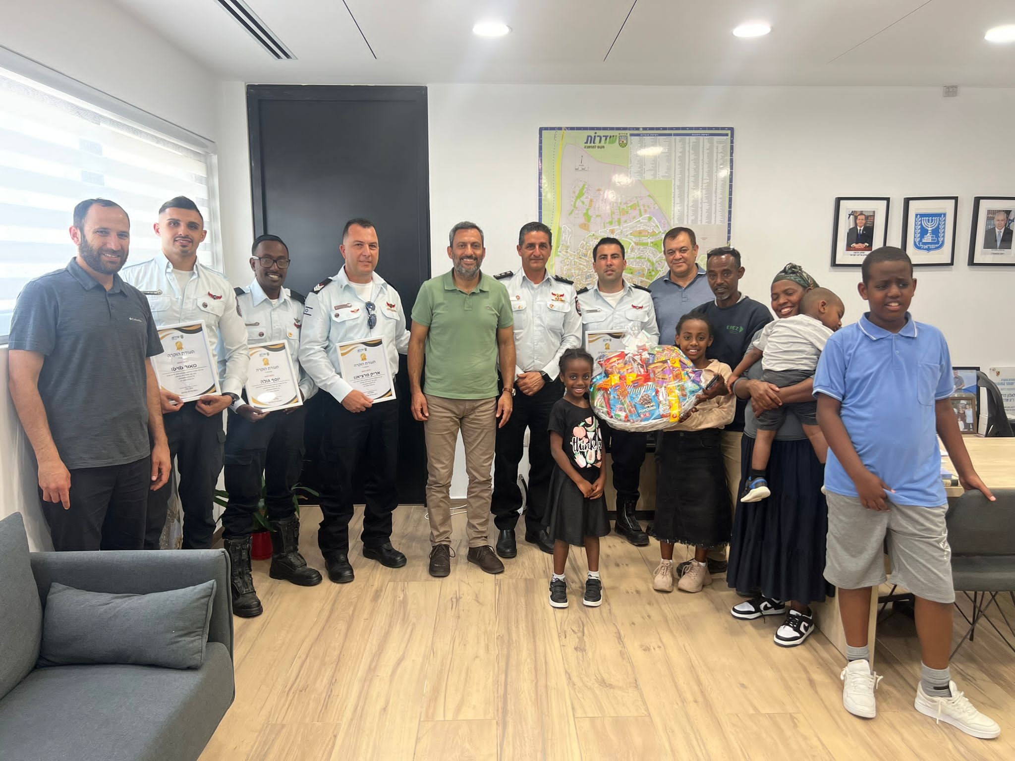 גיבורים: תעודת הוקרה ללוחמים שחילצו משפחה מדירה בוערת בשדרות