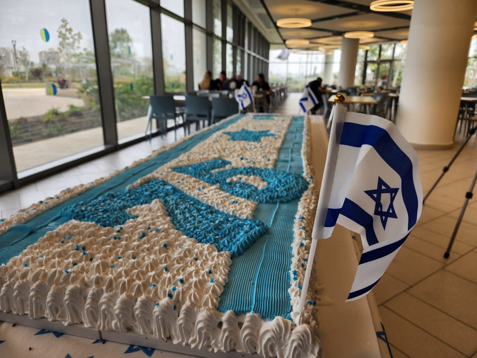 עוגת הענק. צילום: ביה"ח הציבורי אסותא אשדוד.
