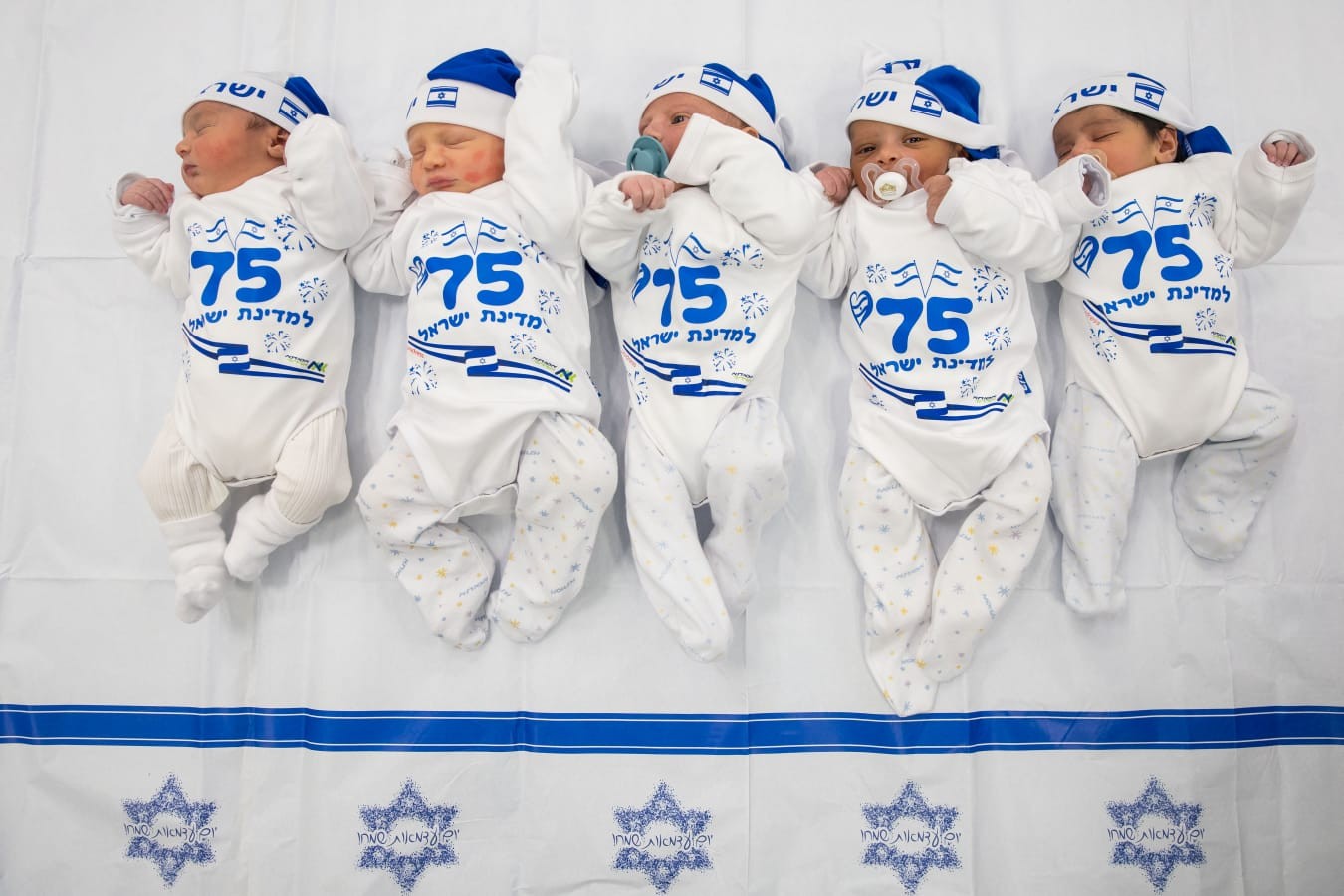 מקסים: התלבושת הייחודית של התינוקות שנולדו באסותא לקראת העצמאות