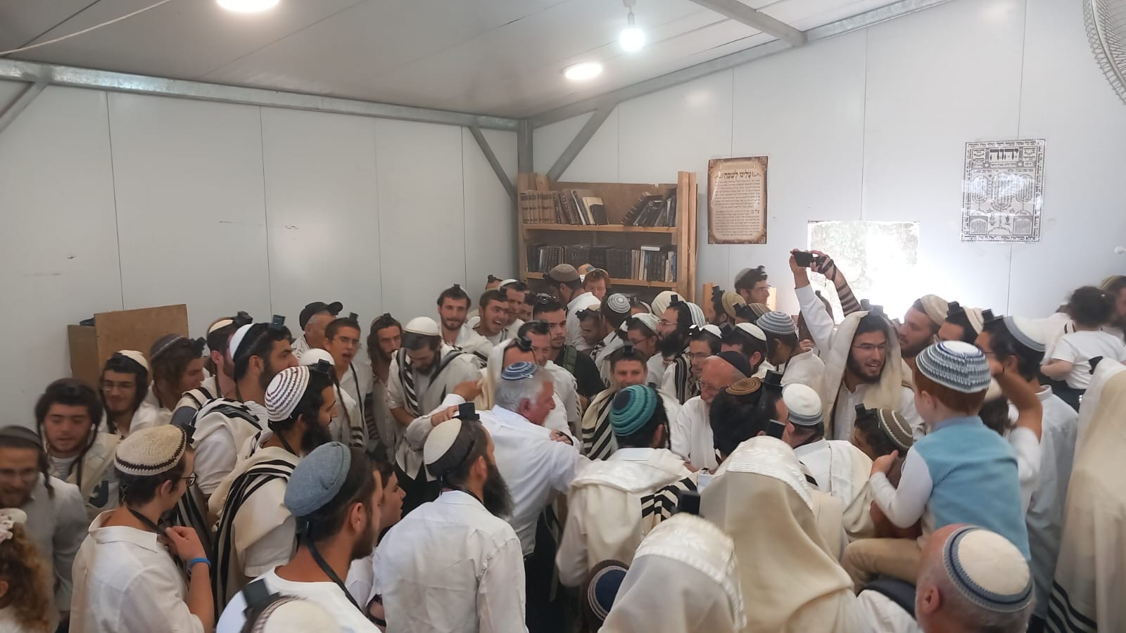 תפילת יום העצמאות | 1,500 עלו לחומש; ח"כ סון הר-מלך: "לאכלס מחדש"