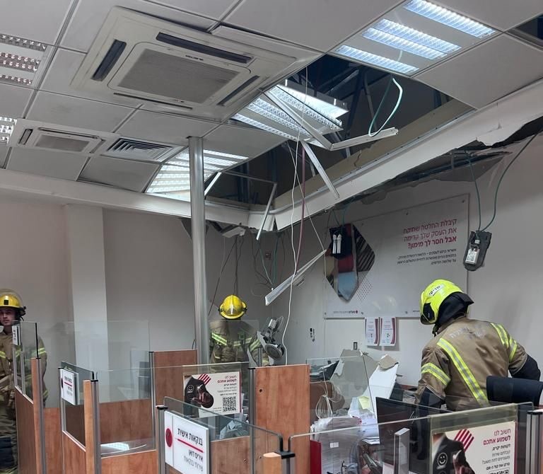 תקרה קרסה בבנק באשדוד, הקומה כולה נסגרה