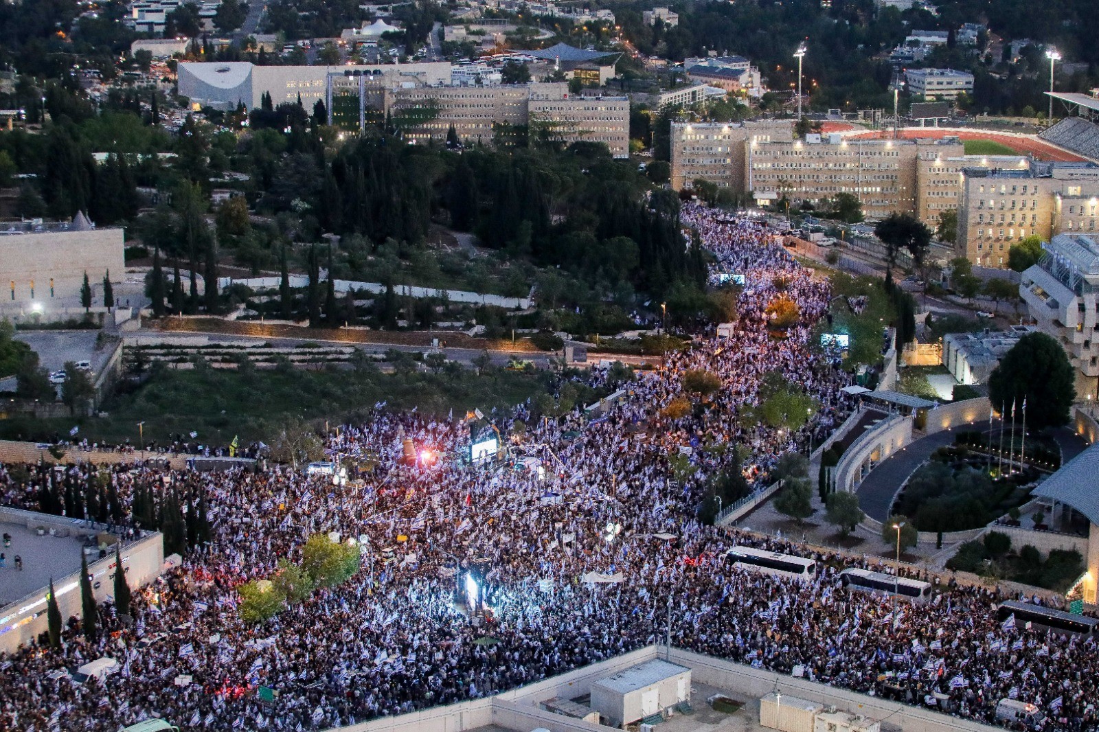 הערב: הפגנת הימין בת"א; אמסלם: "המדינה חשובה לכם? בואו"