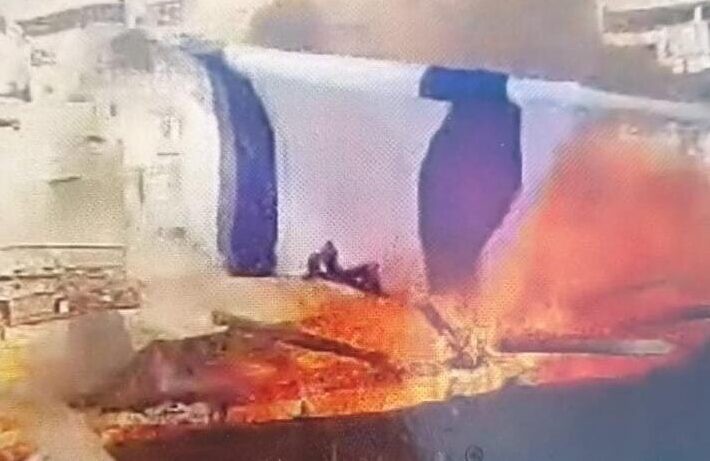 ערבי תושב עיסאוויה העלה באש דגלי ישראל ונעצר | תיעוד