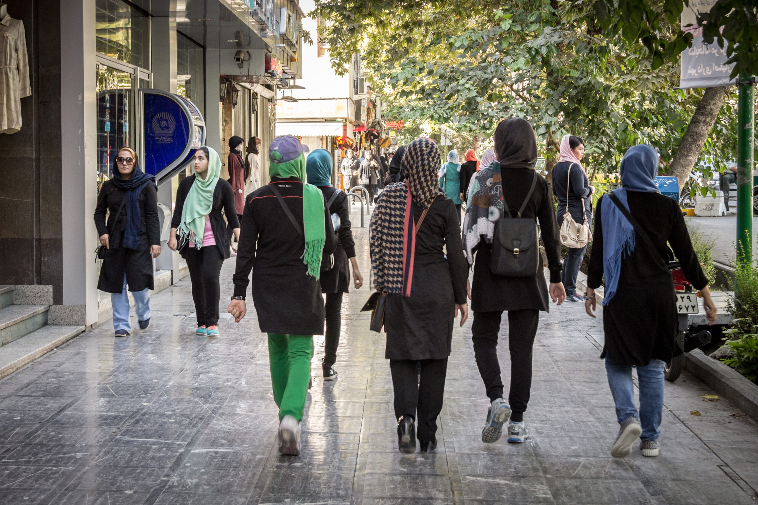 מגבירה אכיפה: איראן תשתמש במצלמות רחוב כדי להעניש נשים ללא חיג'אב