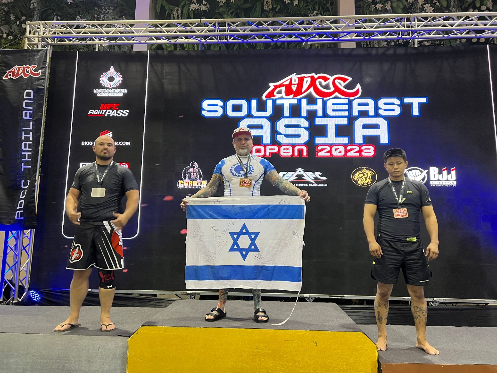 תמיד לוחם: חיים גוזלי בן ה-50 זכה בתחרות היוקרתית באסיה