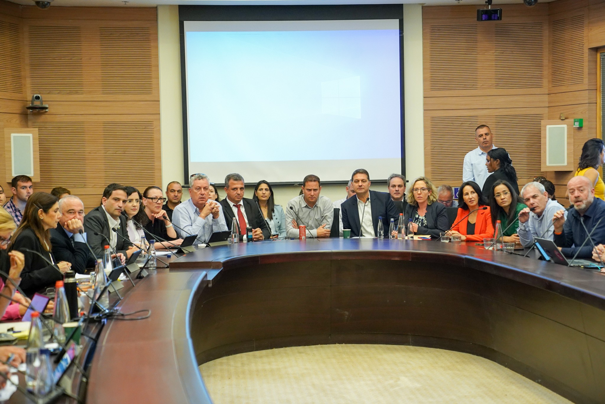 מהומה בוועדת הכספים, שמצביעה על קרן הארנונה לחוק ההסדרים