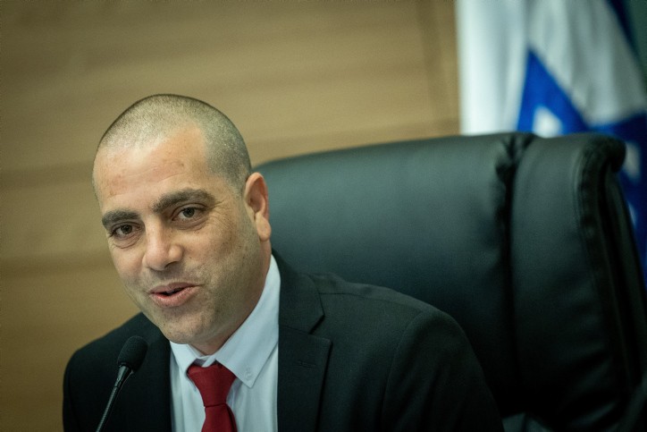לא עוצרים באדום: מפגין שמאל ירק ואיים על חייו של ראש הקואליציה