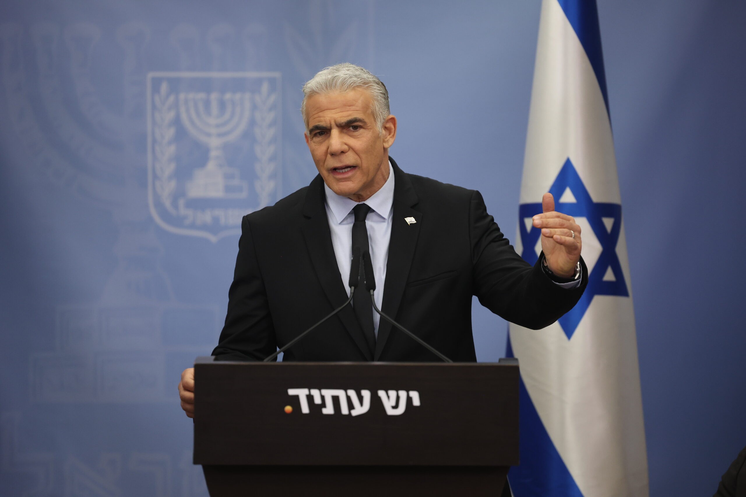 לפיד בישיבת הסיעה: "'קרן הארנונה' היא לא קרן - היא שוד לאור היום"