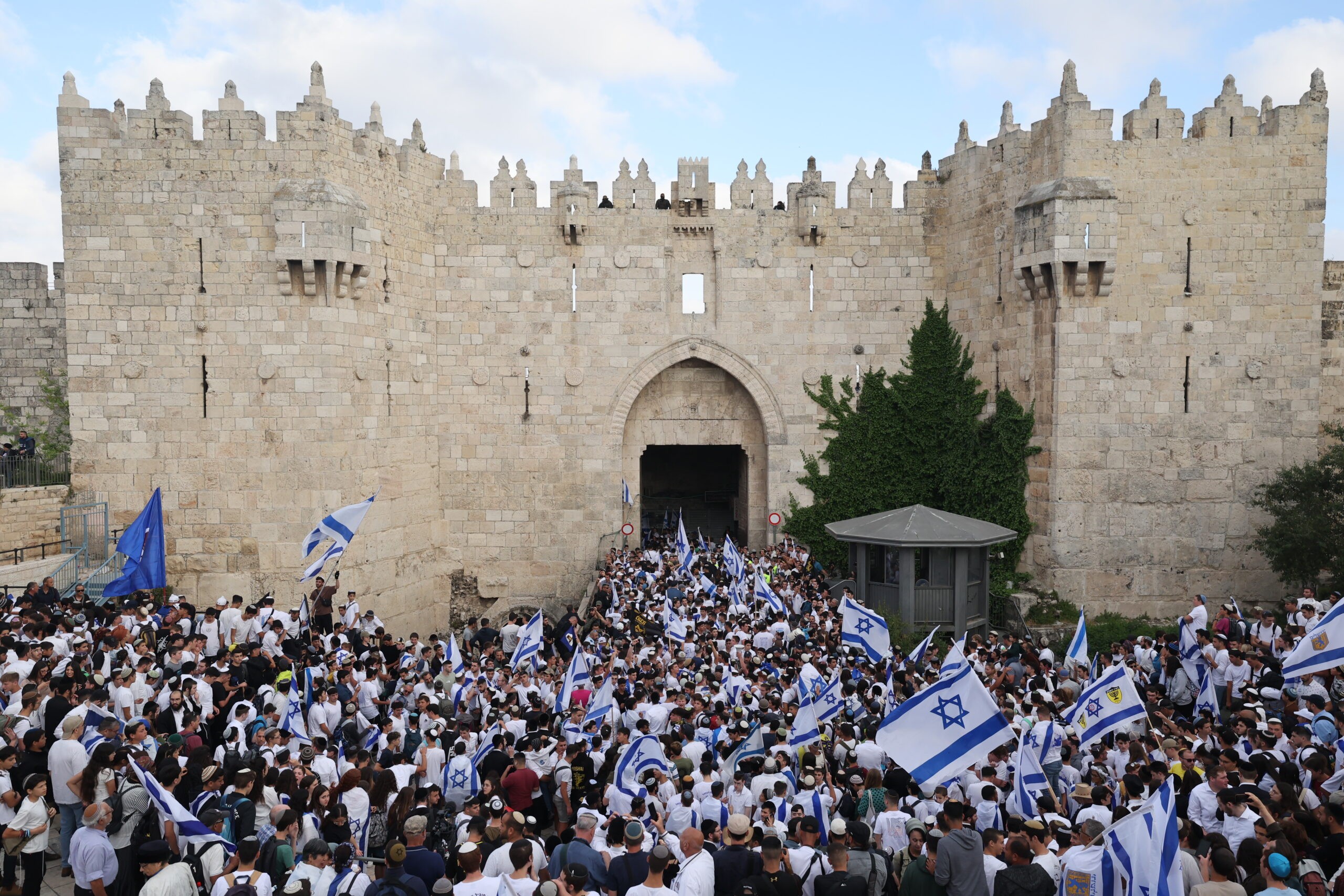 יום ירושלים: מצעד הדגלים הסתיים - רבבות חגגו ברחבת הכותל