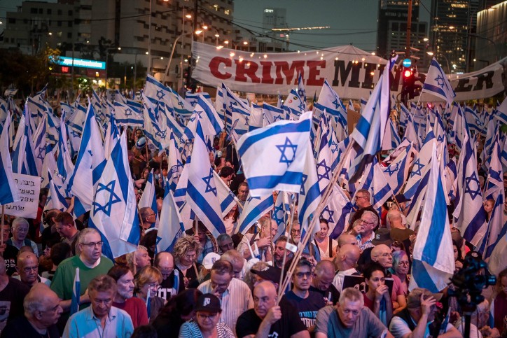 שבוע 24 למחאות נגד הממשלה, פעילי השמאל קוראים לפטר את השר לוין