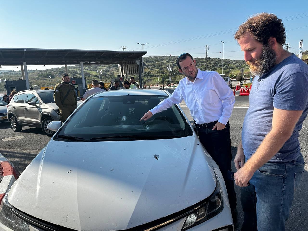 תושבת השומרון שרכבה ניזוק בפיגוע. צילום: סרגיי קמשב
