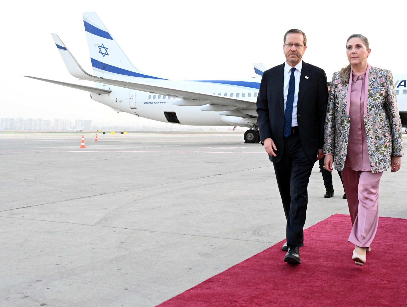 על גבול איראן: נשיא המדינה נחת באזרבייג'ן והתקבל על ידי ילדי חב"ד