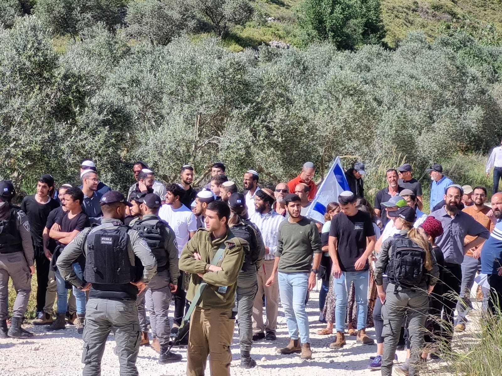 "זאת אדמת שילה": התושבים בלמו בגופם את הטרקטורים ועצרו חריש ערבי