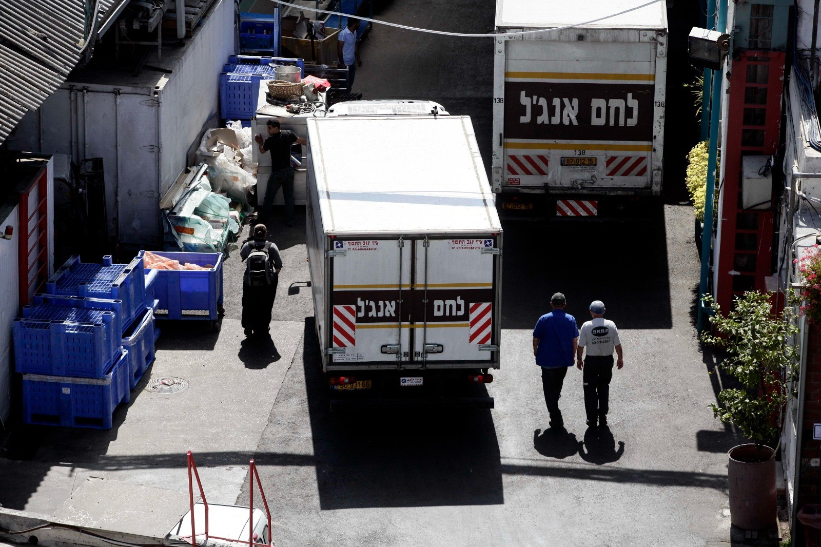 החרם החרדי נמשך במלוא המרץ, אנג'ל מתבצרת בעמדתה ולא מתנצלת