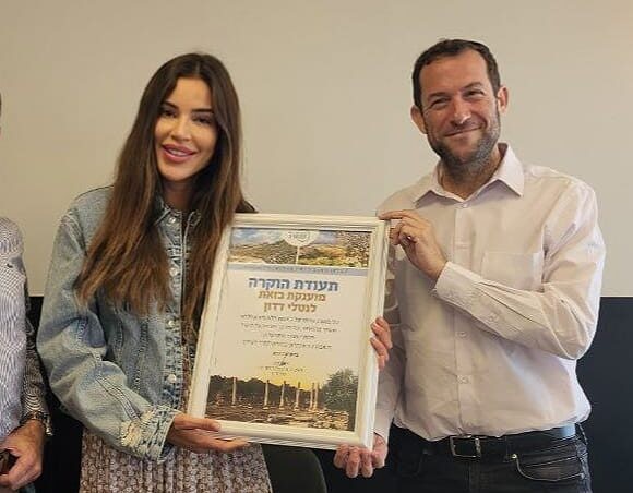 סערת נטלי דדון: לאחר שסולקה מבית קפה בת"א - התקבלה באהבה בשומרון 
