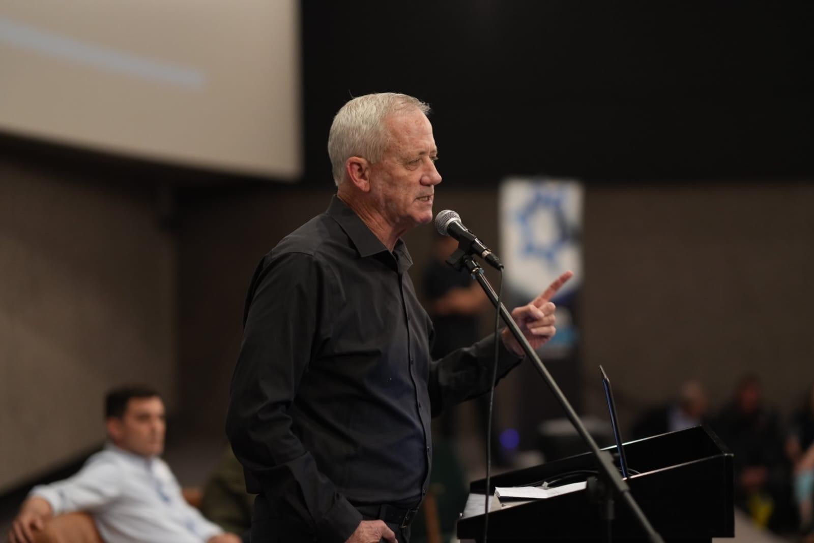 גנץ: אם נתניהו לא ימלא אחר פסיקת ביהמ"ש הוא יבצע הפיכה משטרית