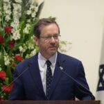 הרצוג על פריצת האוהדים: "למגר את התופעה"; מנכ"ל בית הנשיא: "חיות"