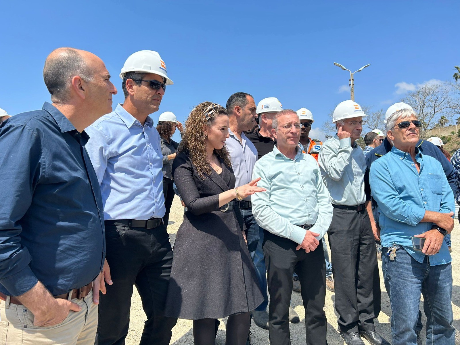 "מודאגים": השרה להגנת הסביבה ביקרה בתחנת הכח אורות רבין