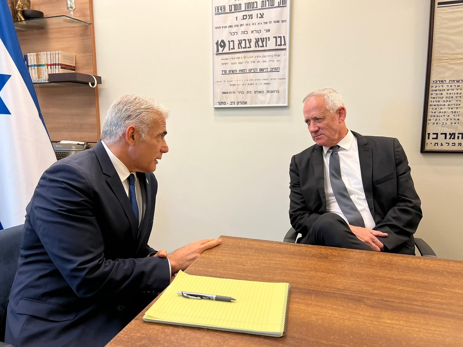 בעת ההסלמה: לפיד וגנץ דנו בהידברות בבית הנשיא