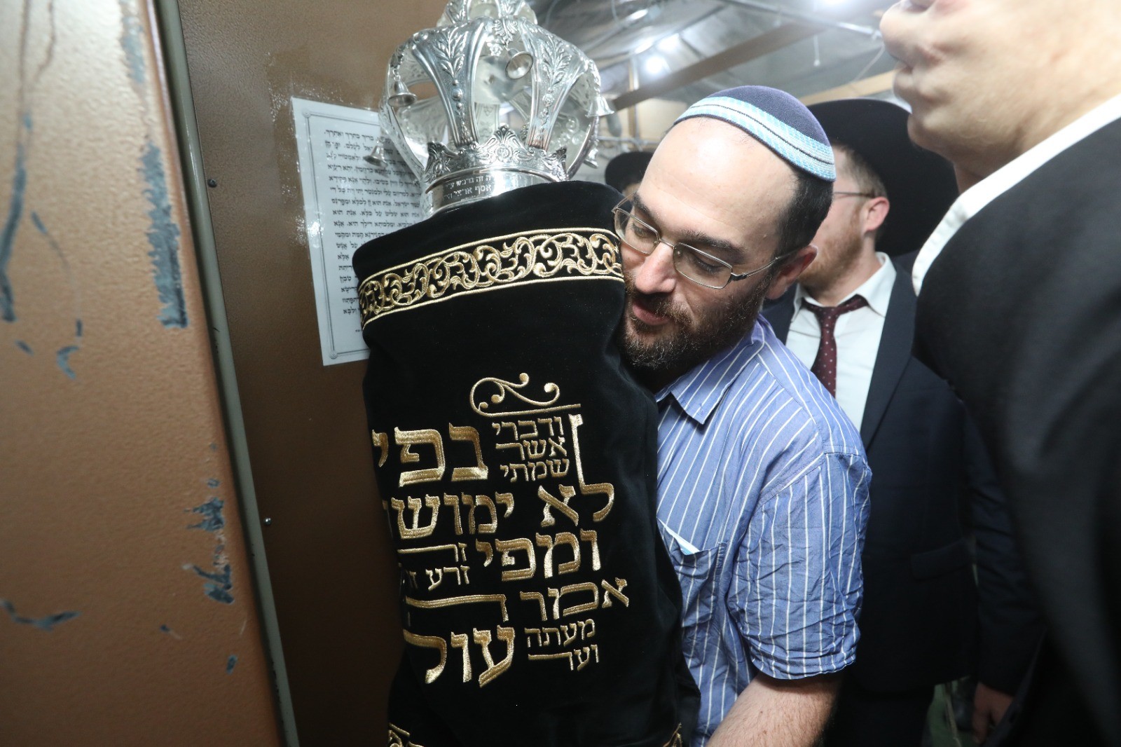 הגרלה על ספר תורה ו-100,000 שקלים לשותפי יד לאחים ב'פדיון שבויים'