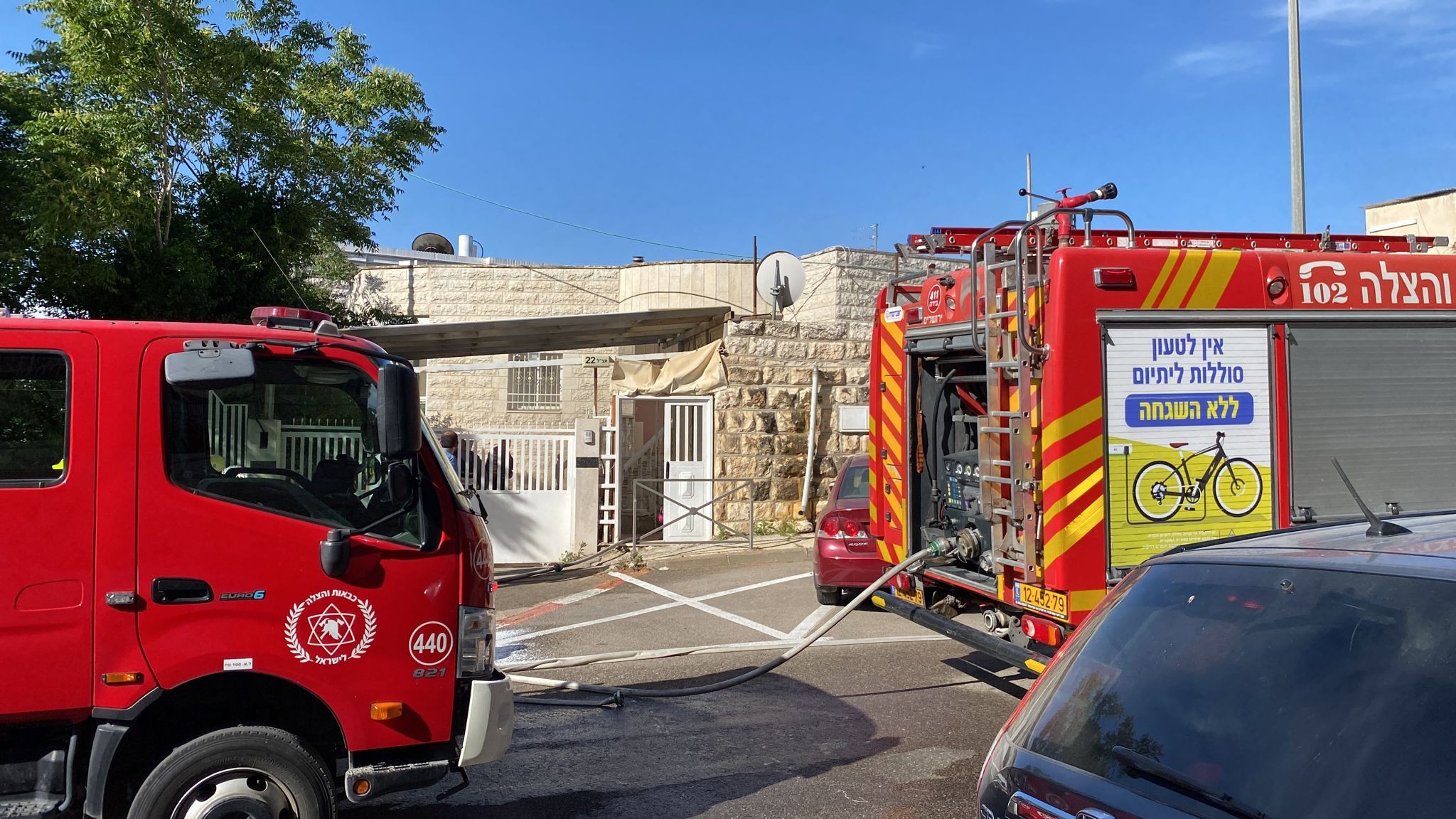 2 לכודים בשריפה בבניין בפתח תקווה