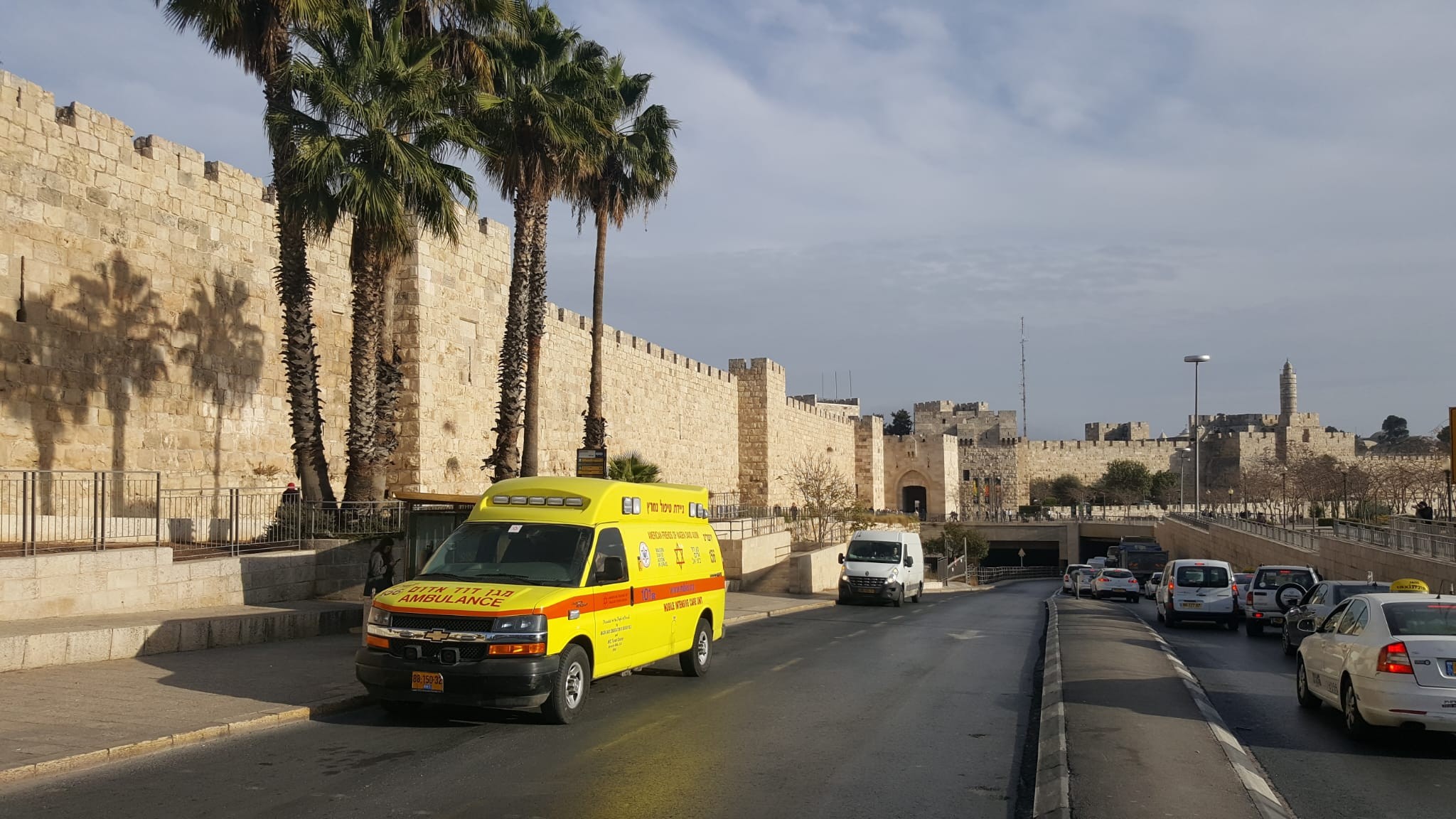 ירושלים: גבר כבן 60 נדקר בכניסה לירושלים - הרקע ככל הנראה פלילי