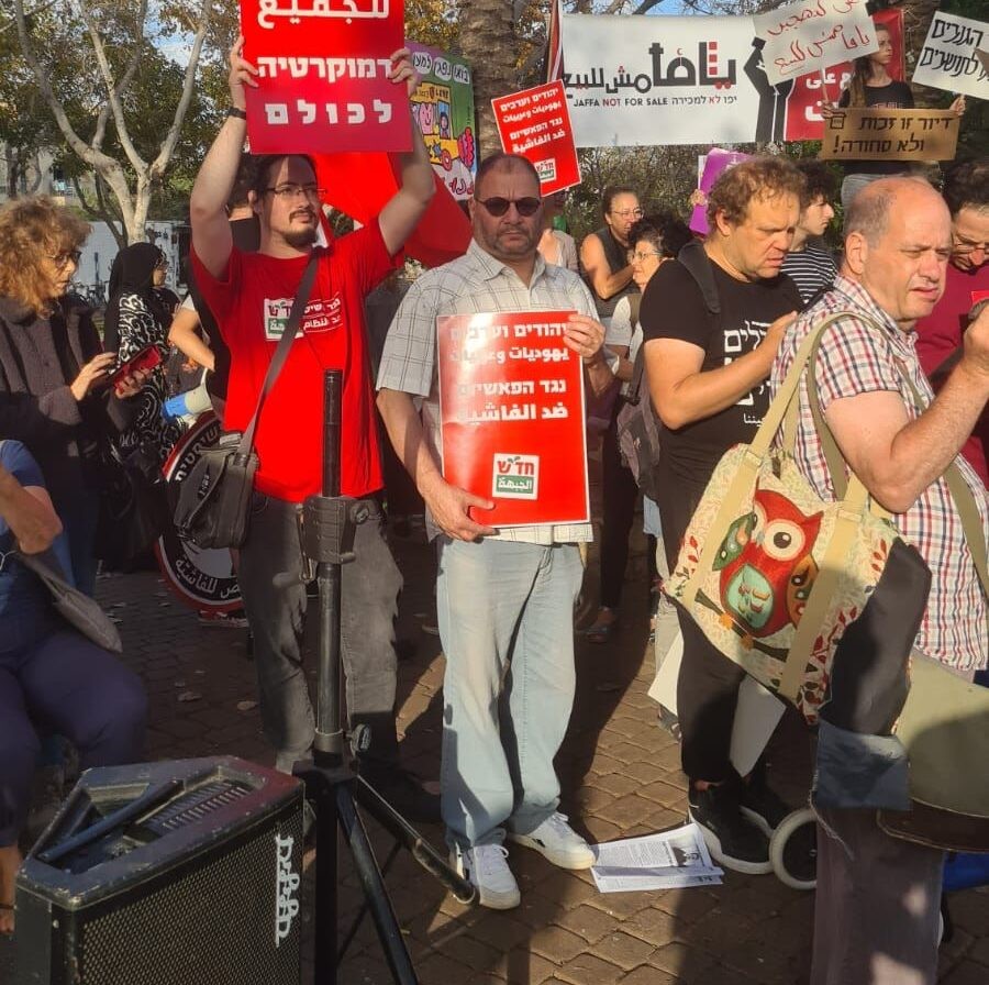 לא עוצר באדום: עופר כסיף השווה בין מצעד הדגלים לתהלוכות של ניאו-נאצים