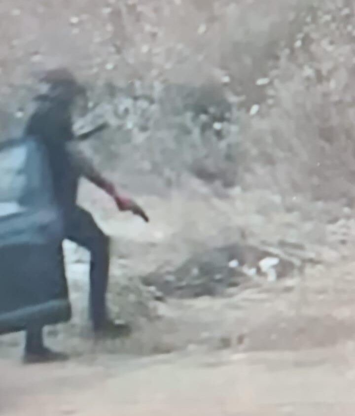 תיעוד החשוד עם הנשק בידו | קרדיט: דוברות המשטרה 