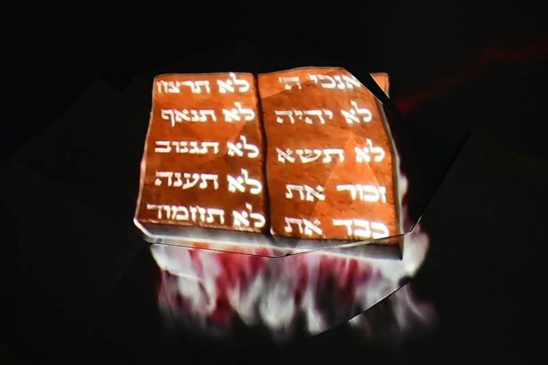 בנינו ערֵבים בעדנו: אלפי ילדים חוגגים את קבלת התורה באשדוד