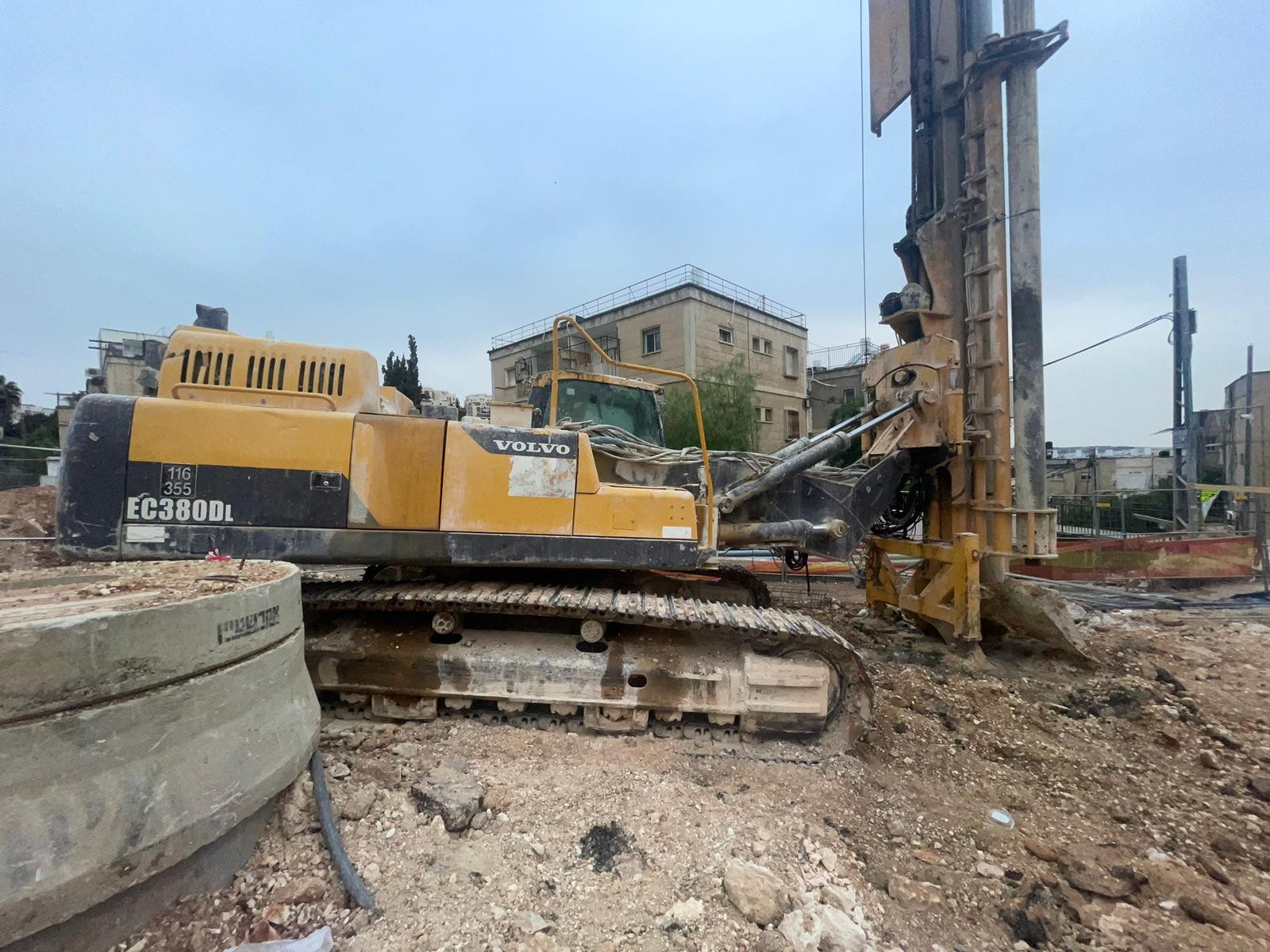 לא הפעם הראשונה: כלי צמ"ה הוצת לפנות בוקר במתווה הרכבת הקלה בירושלים