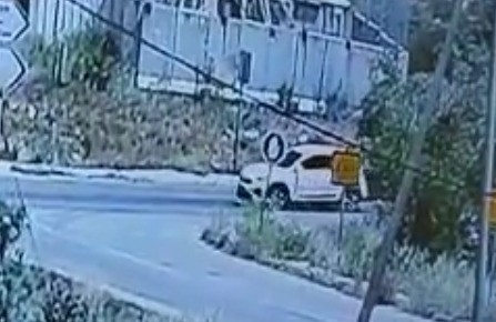 הפיגוע בשומרון: המחבלים נצמדים לרכב, יורים מטווח אפס - ונמלטים | צפו