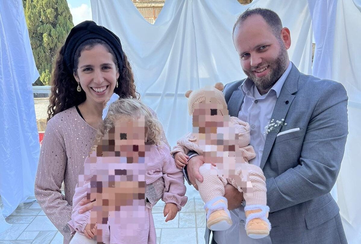 מאיר תמרי הי"ד שנרצח בפיגוע הירי סמוך לחרמש בשומרון, עם אשתו טל וילדיהם | קרדיט: באדיבות המשפחה