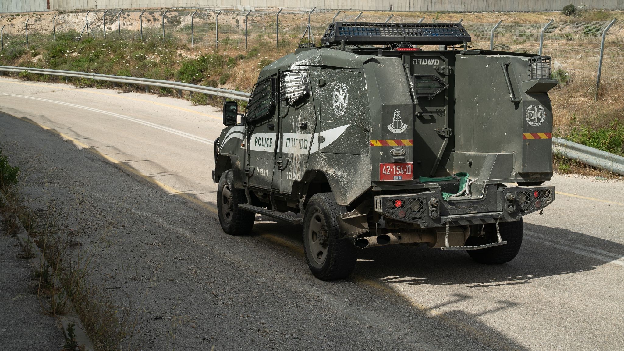 מרדף משטרתי בנגב: כוחות מג"ב עצרו חשוד בגידול סמים בשטח צבאי
