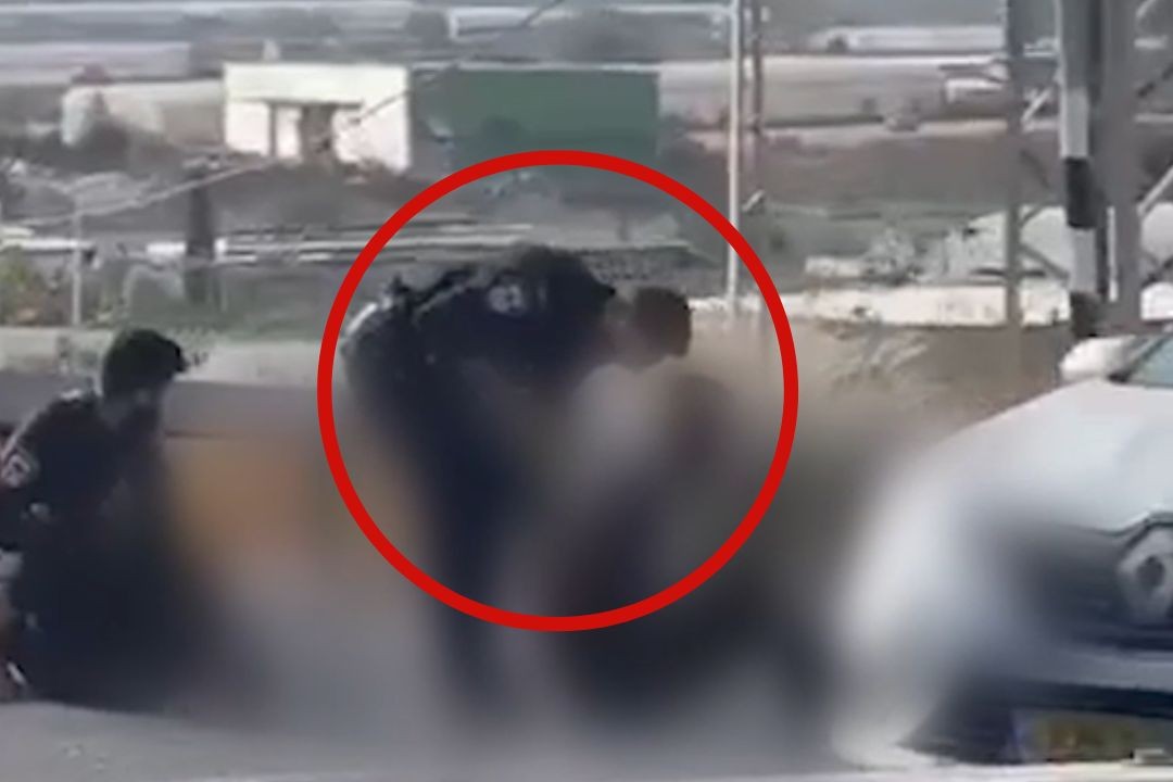 דקרו ונמלטו: המשטרה עצרה 2 חשודים באלימות נגד ערבי תושב יו"ש | תיעוד