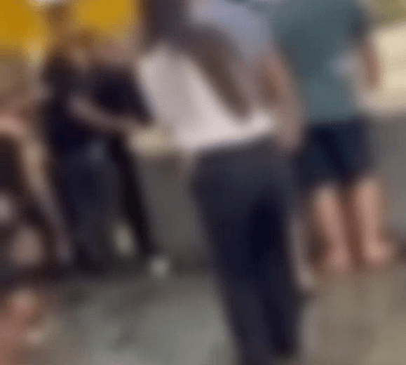 בגלל ההמתנה הממושכת: קטטה אלימה בסניף מקדונלד'ס בקניון באילת | תיעוד