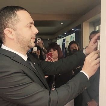קביעת מזוזה בביתן הישראלי בפסטיבל קאן | קרדיט: משרד התרבות והספורט