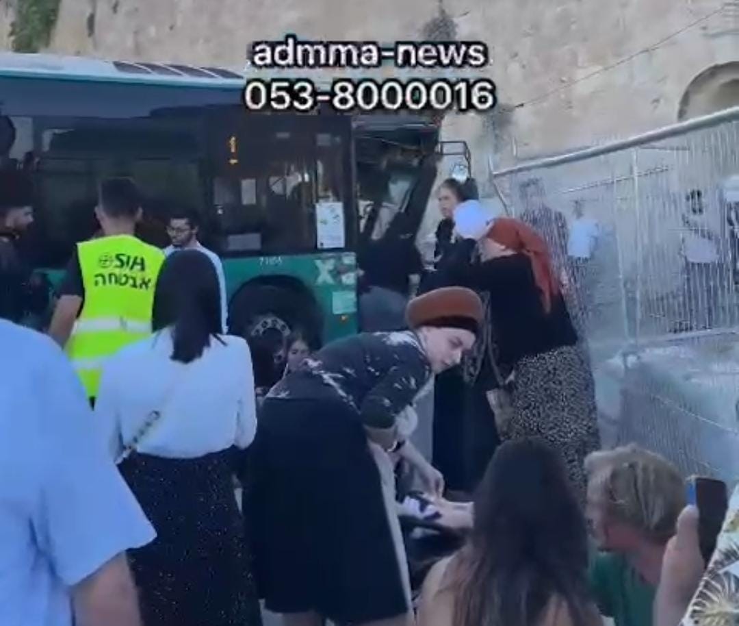 ירושלים: אוטובוס פגע בקיר בשער האשפות - 10 נפגעים במקום