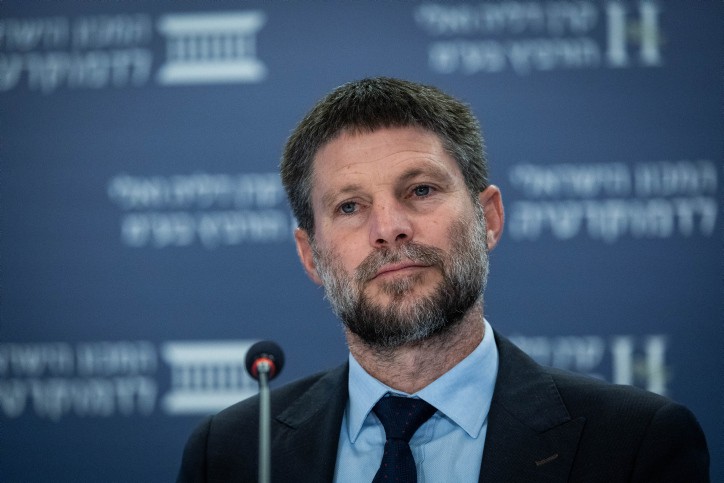 "אם יש לשר האוצר מינימום של כבוד עצמי - הוא יתפטר מחר"