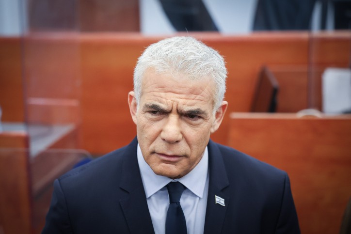 ביזיון: לפיד תומך באלימות נגד המתפללים בת"א ביום הכיפורים