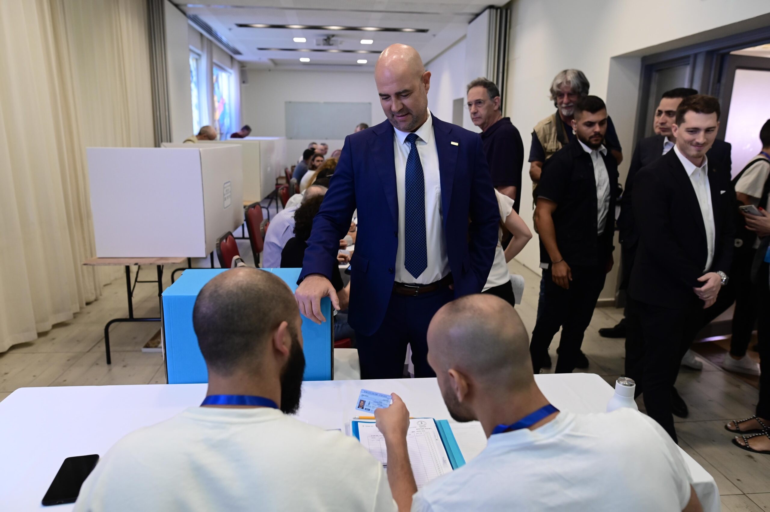בשל העומסים בקלפיות: ועדת הבחירות האריכה את הפעילות עד 21:00