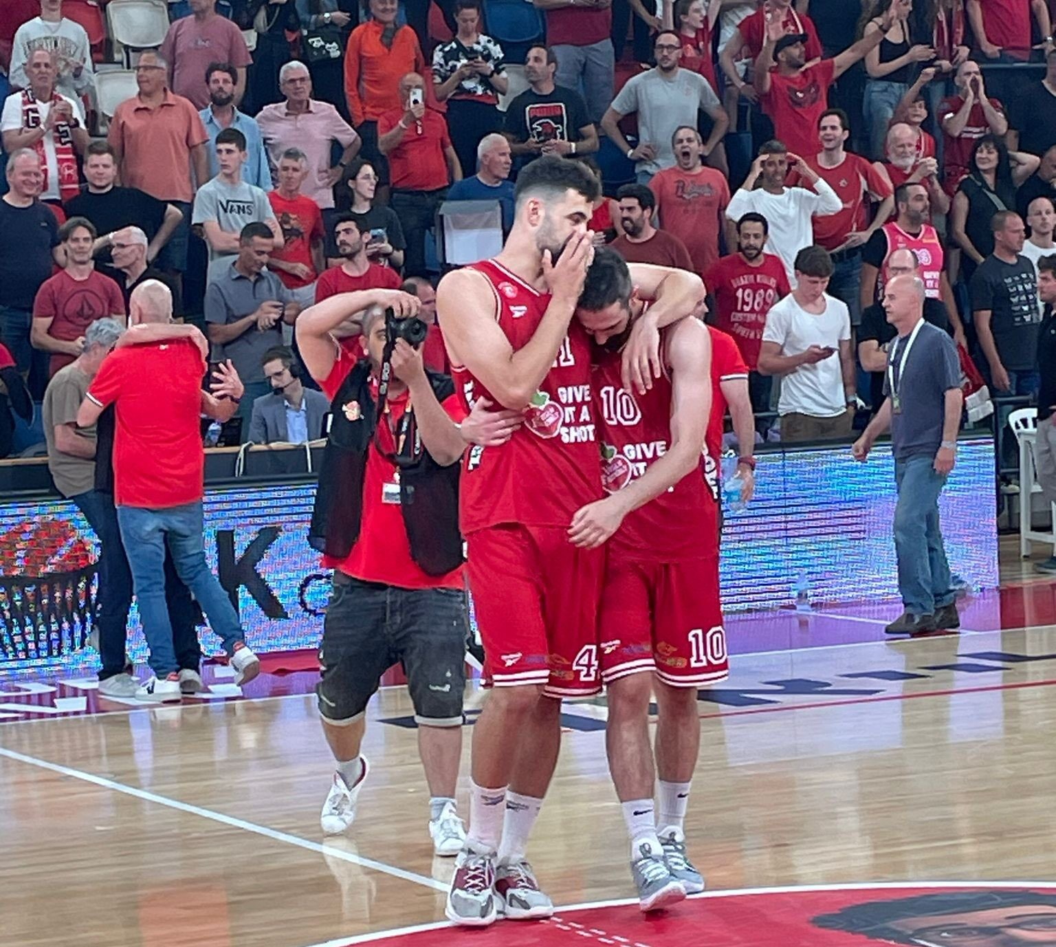 הכדורסלן תומר גינת. מתוך עמוד הטוויטר של תומר גינת