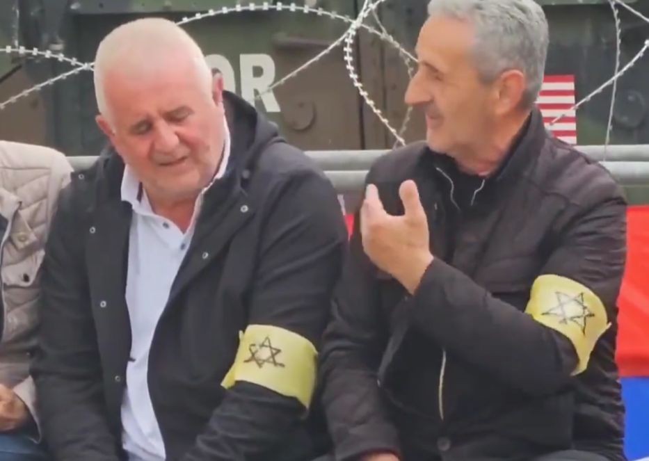 מתפרעים סרבים ענדו טלאי עם מגן דוד: "מתייחסים אלינו כמו ליהודים בשואה"