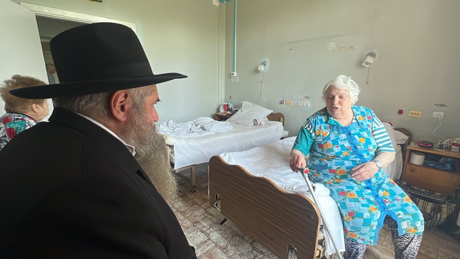 "לעצור את פשעי המלחמה": יהודייה בשנות ה-80 לחייה נפצעה בהפגזות בקייב
