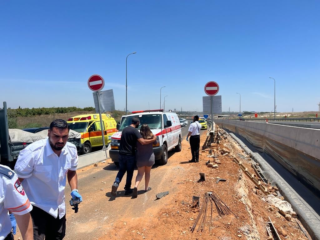 רוכב אופנוע כבן 46 נהרג בתאונת דרכים בכביש איילון
