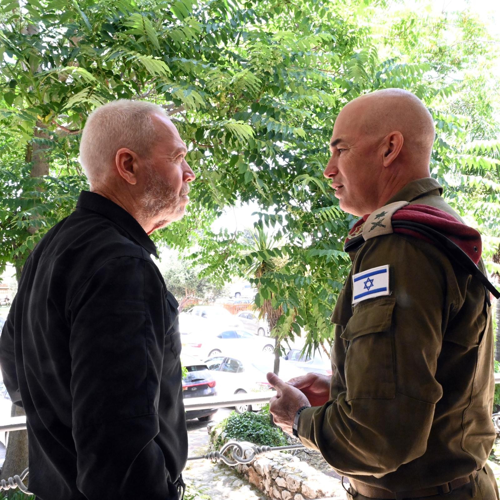 שר הביטחון יואב גלנט ומפקד פיקוד הצפון האלוף אורי גורדין | צילום: אריאל חרמוני, משרד הביטחון